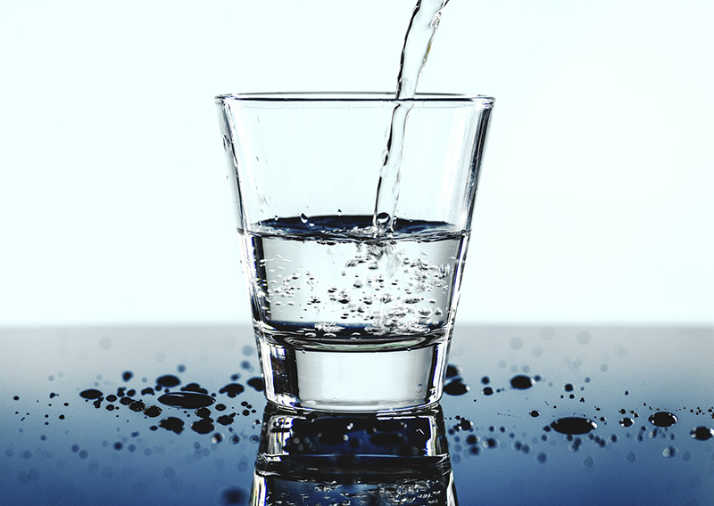 afbeelding van een glas water